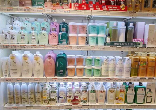 这届年轻人,还在为买洗发水头疼 这届年轻人,还在为买洗发水头疼