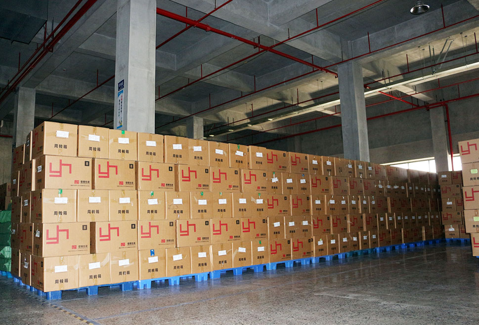 强大的物流保证化妆品包装瓶准时交货