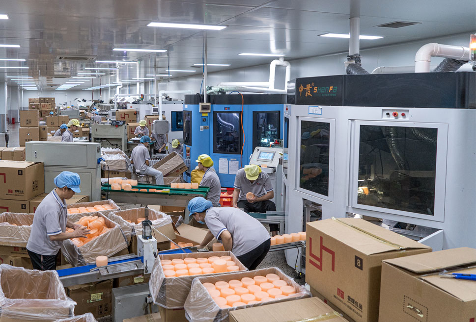 化妆品包装瓶贴标、烫金、丝印